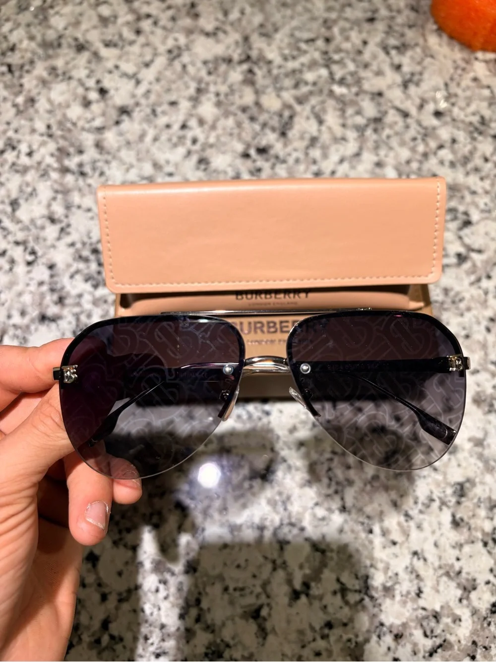 Burberry Gradient Aviator Sunglasses black Lenses